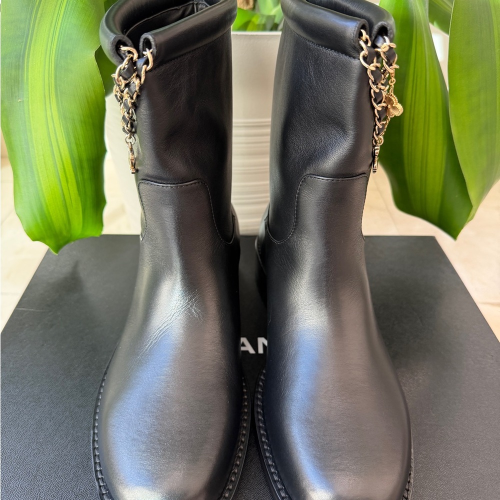 Chanel Calfskin CC Chain Logo Clover Gold Chain Charms Black Leather Boots 38 - Picture 6 of 11